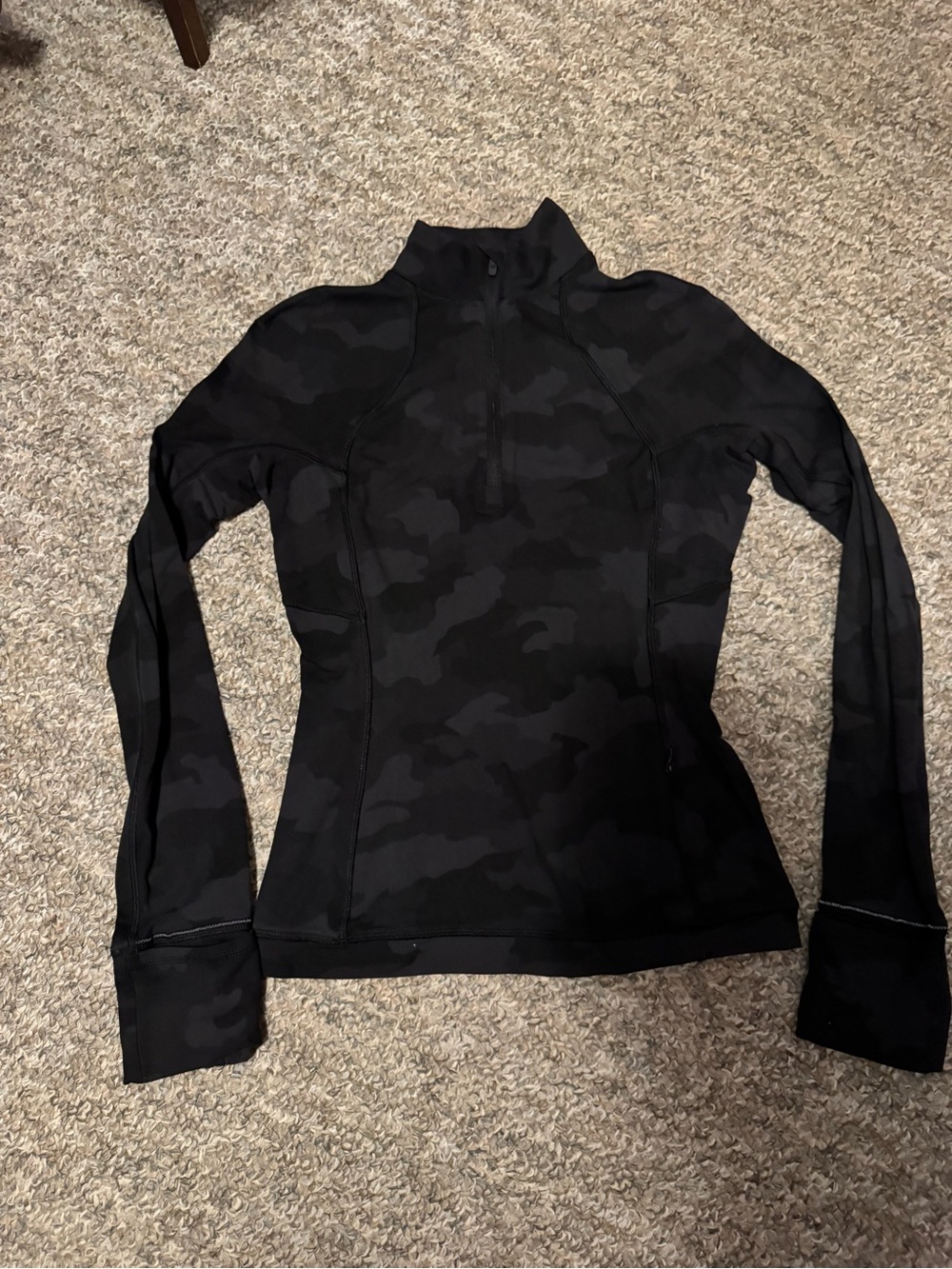 Lululemon Women’s Black Camo Half-Zip Active top size 2